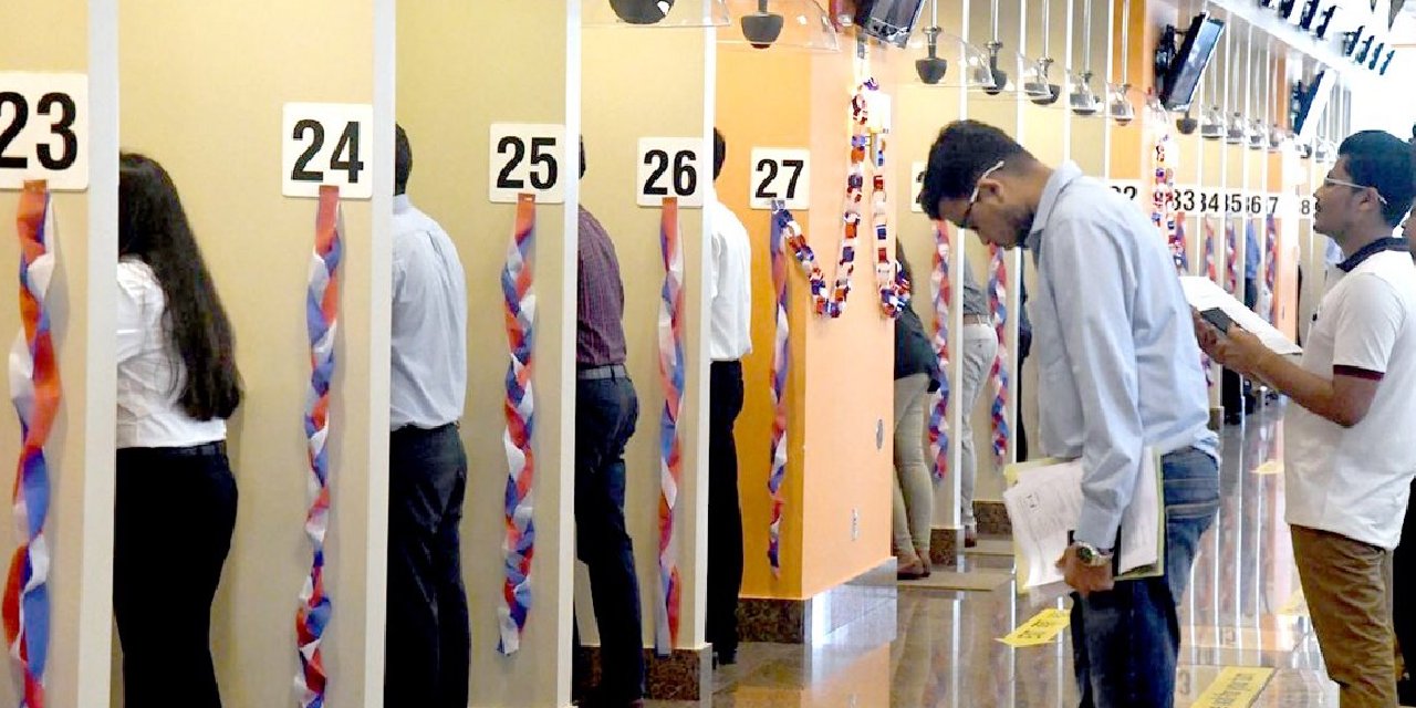 ABD, sosyal medya hesaplarının incelenmesi için öğrenci vize görüşmelerini durdurdu