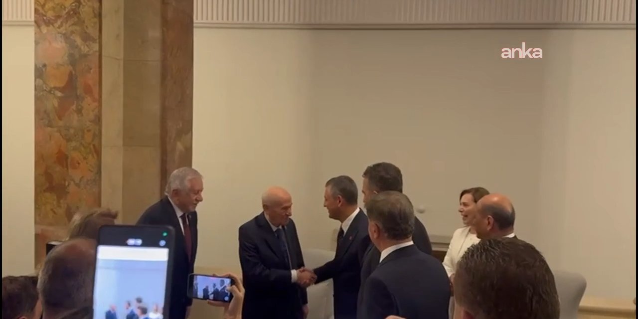 Özgür Özel, TBMM’de Devlet Bahçeli ile bir araya geldi