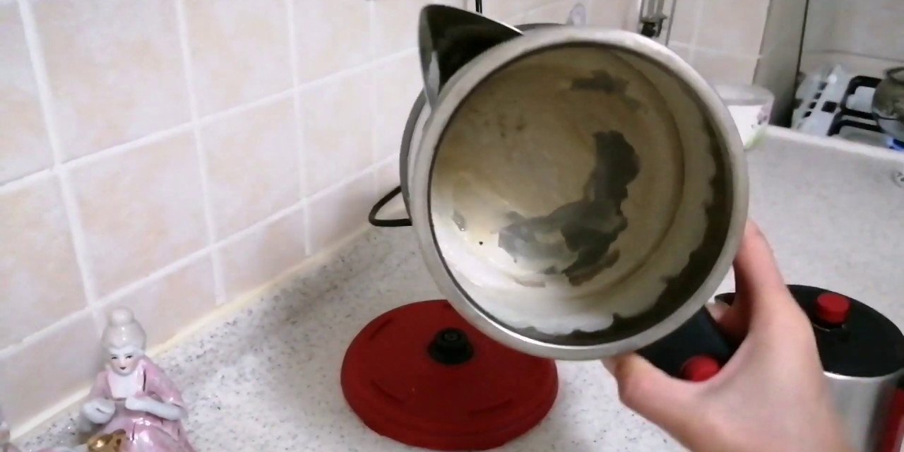 Demlikteki Kireç ve Su Lekeleri Tarihe Karışıyor: İşte O Pratik Yöntem!