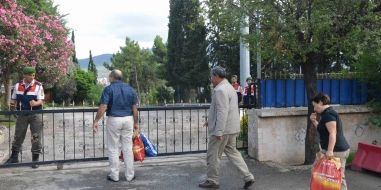 İmralı'da bayram görüşü: Yeğenleri ile görüşen Öcalan'a üç yeni arkadaş