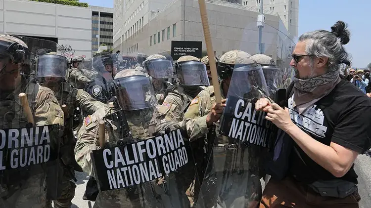 Los Angeles'ta kısmi sokağa çıkma yasağı ilan edildi