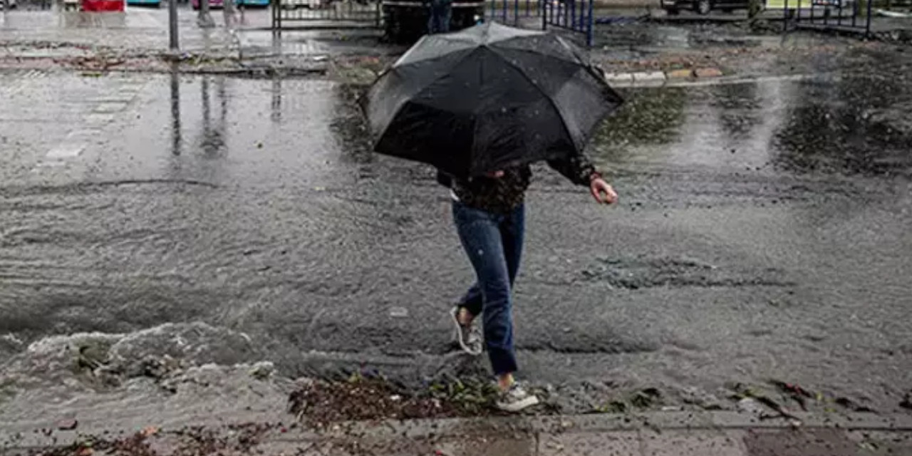 İstanbul'a şakır şakır yağmur geliyor: Meteorolojiden fırtına uyarısı