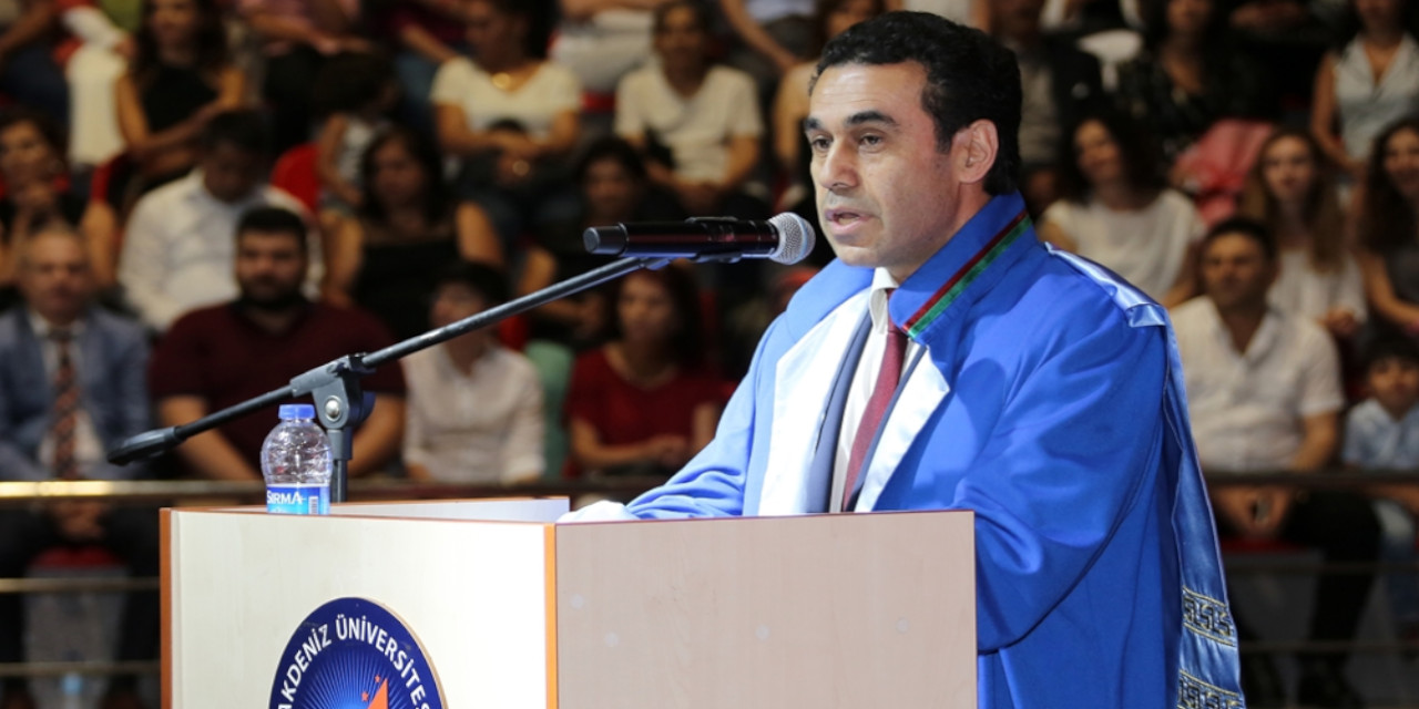 YÖK onayladı: Eski dekanın profesör unvanı iptal edildi