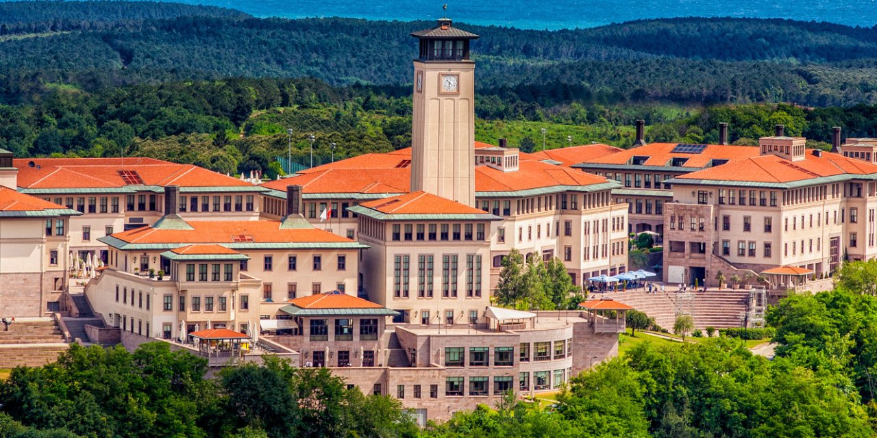 Koç Üniversitesi'nde öğrencilere 'gökkuşağı' ve 'İsrail' soruşturması