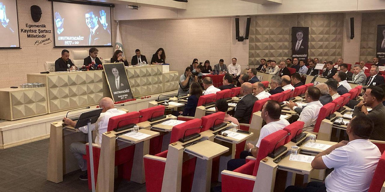 Manisa'da Ferdi Zeyrek'in emanetini CHP'li Besim Dutlulu aldı