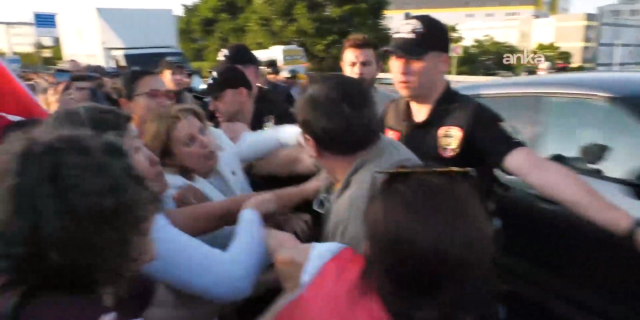 CHP'nin Avcılar mitingi öncesi düzenlediği yürüyüşe polis müdahale etti