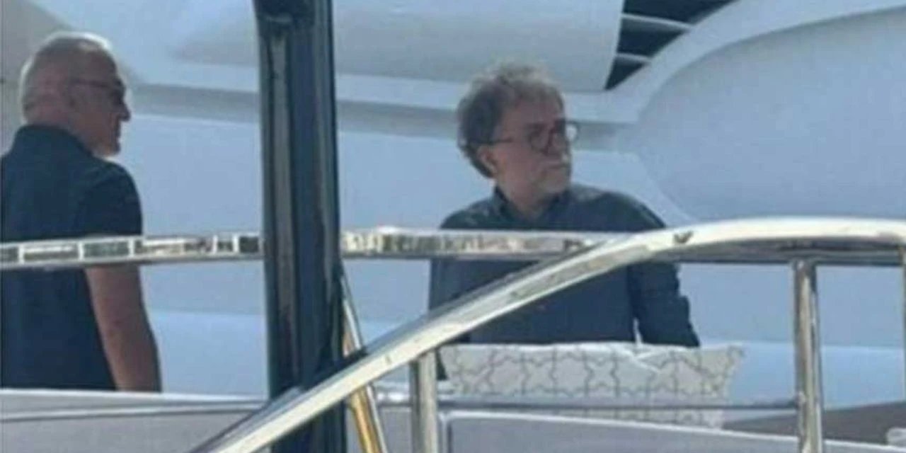 Bakan Ersoy'un Ahmet Hakan'la Yunan adalarında gezmesine AKP'den tepki