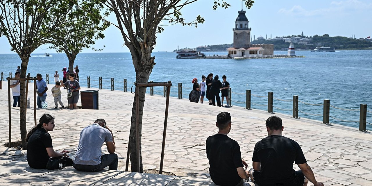 AKOM'dan İstanbullulara sıcak hava uyarısı: Saat verildi, beklenen sıcaklık açıklandı