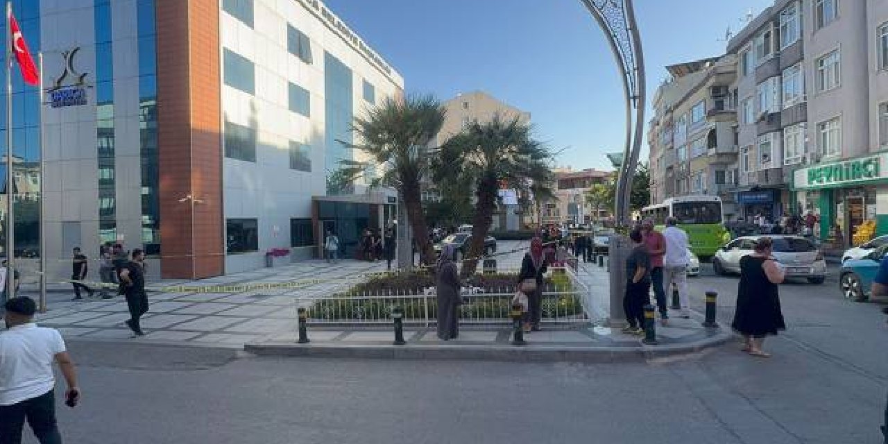 Darıca'da zabıta personeli yaşamına son verdi, Belediye Başkanı yaralandı