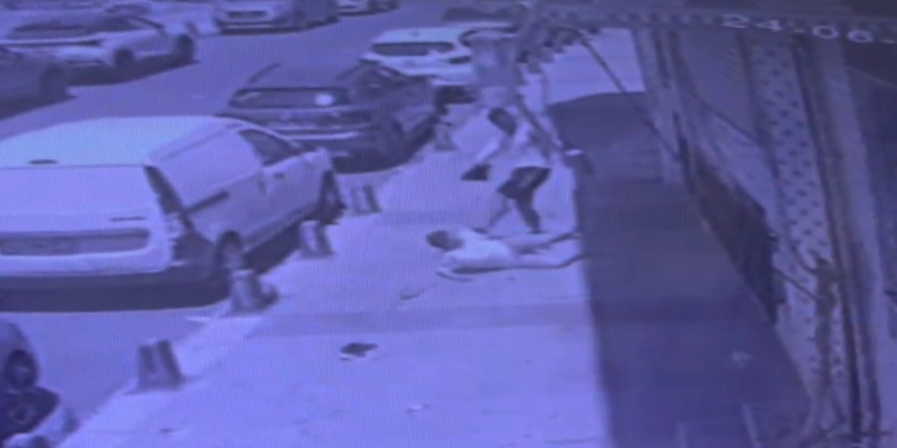 12 yaşındaki zihinsel engelli çocuğu sokak ortasında darbetti, çevredekiler izledi