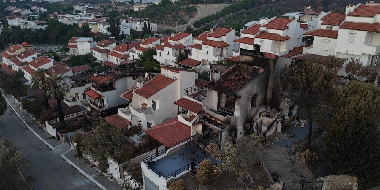Bakan Yerlikaya yangının bilançosunu açıkladı: İzmir'de 110 konut, 2 işyeri yandı