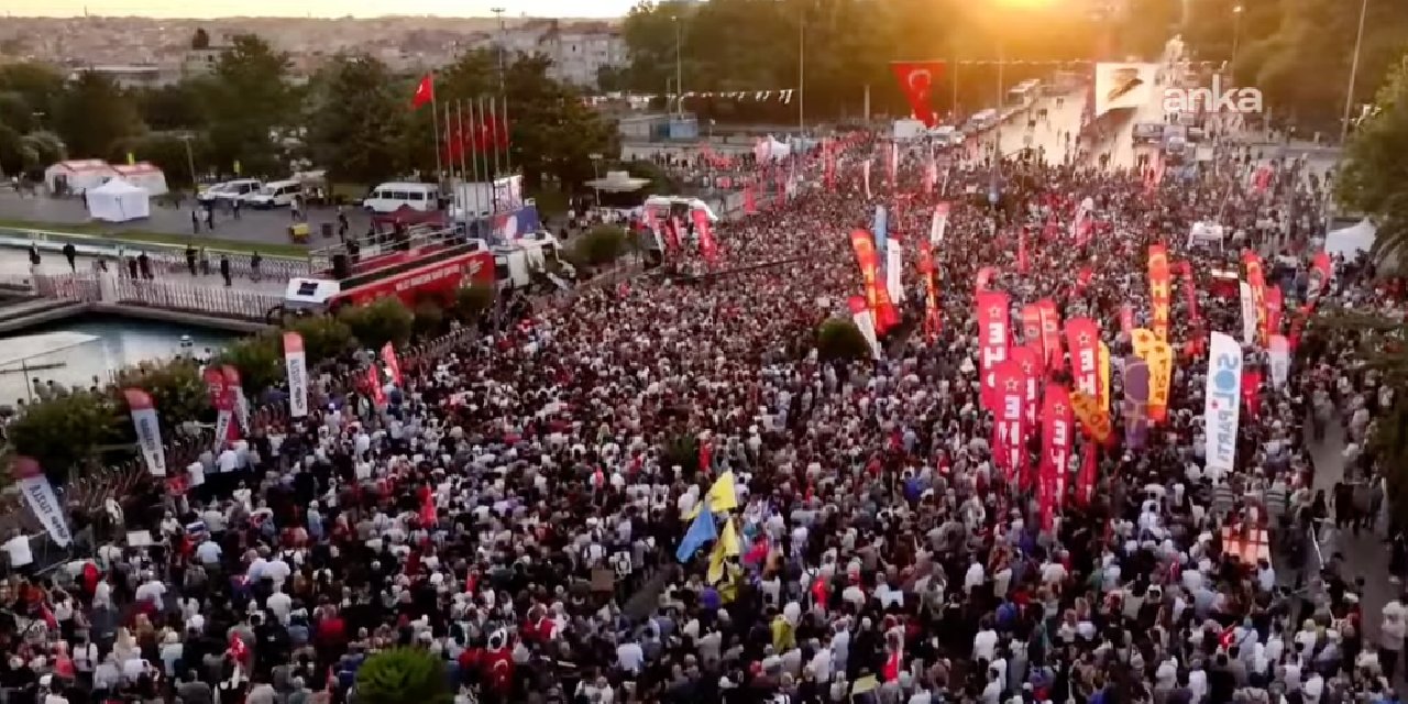 Kurumlar “kamu zararı yok” demişti, Saraçhane eylemlerinde yazılama yapan öğrencilere hapis cezası verildi