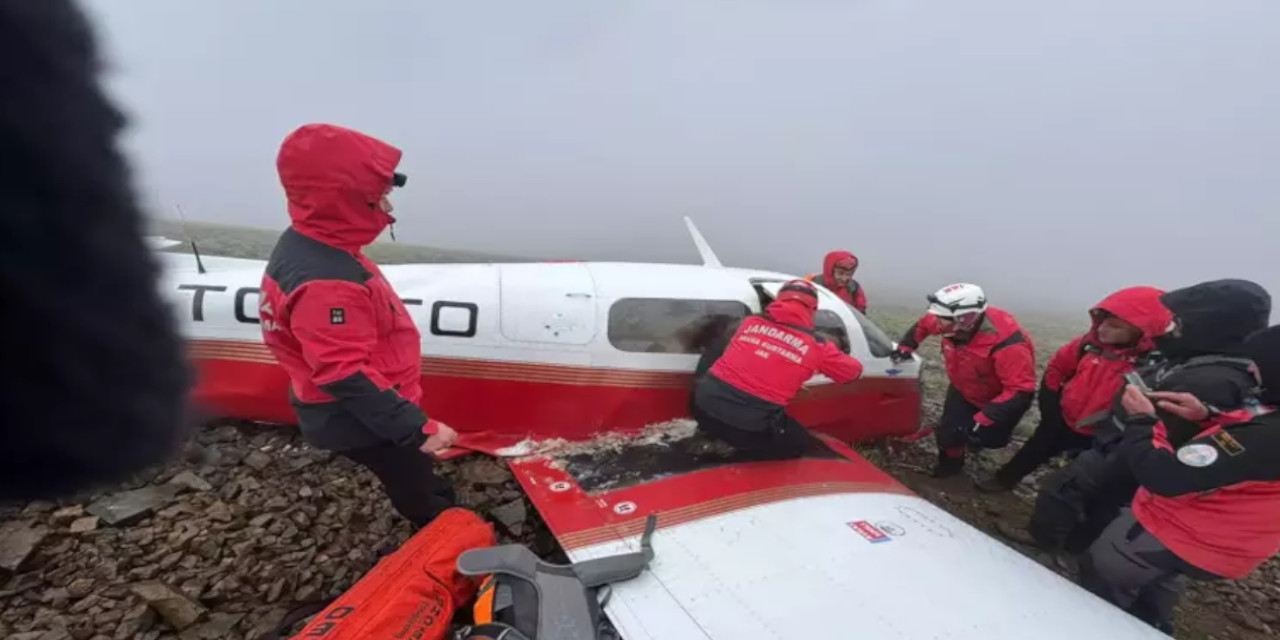 Bayburt-Erzurum sınırında uçak kazası: Pilot öldü, yolcuya sağ ulaşıldı