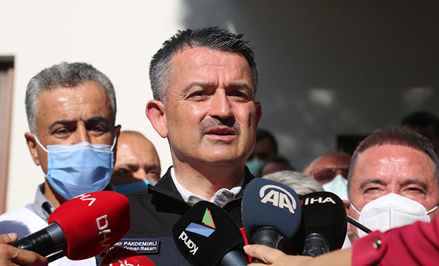 Pakdemirli: Hatay ve Fethiye'deki yangınlar kontrol altında