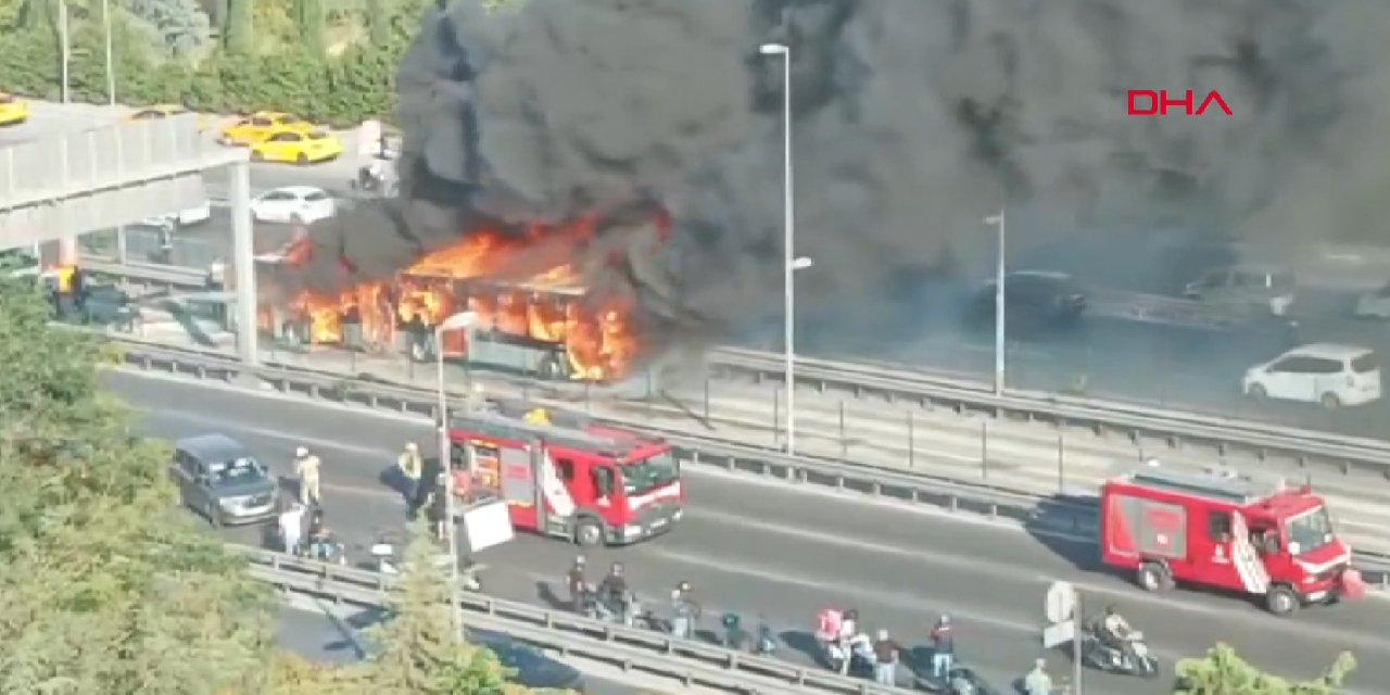 Metrobüste yangın çıktı: Ekipler sevk edildi