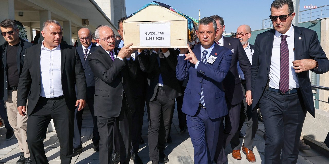 Özel ile Kılıçdaroğlu, Namık Tan'ın annesini son yolculuğuna uğurladı