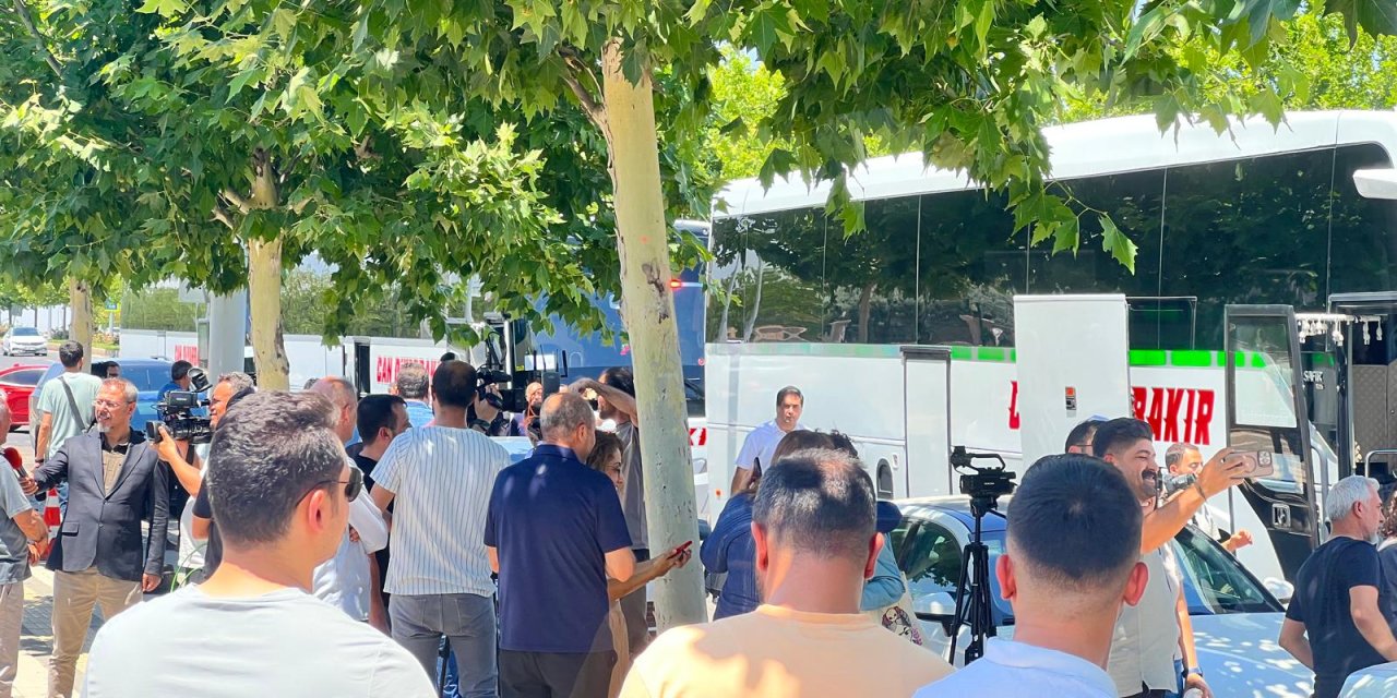 PKK yarın silah bırakacak: Diyarbakır’dan heyet yola çıktı