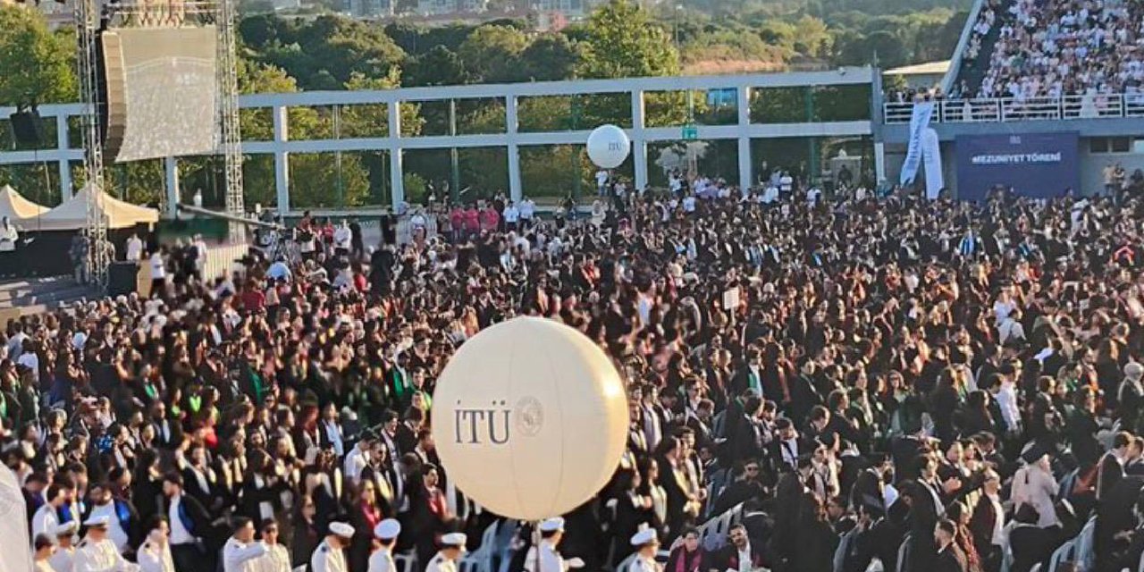 İTÜ mezuniyetinde öğrenciler ayakta... Rektör ve dekan protesto edildi
