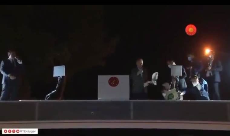 Erdoğan Marmaris'te çay dağıttı, muhalefet tepki gösterdi
