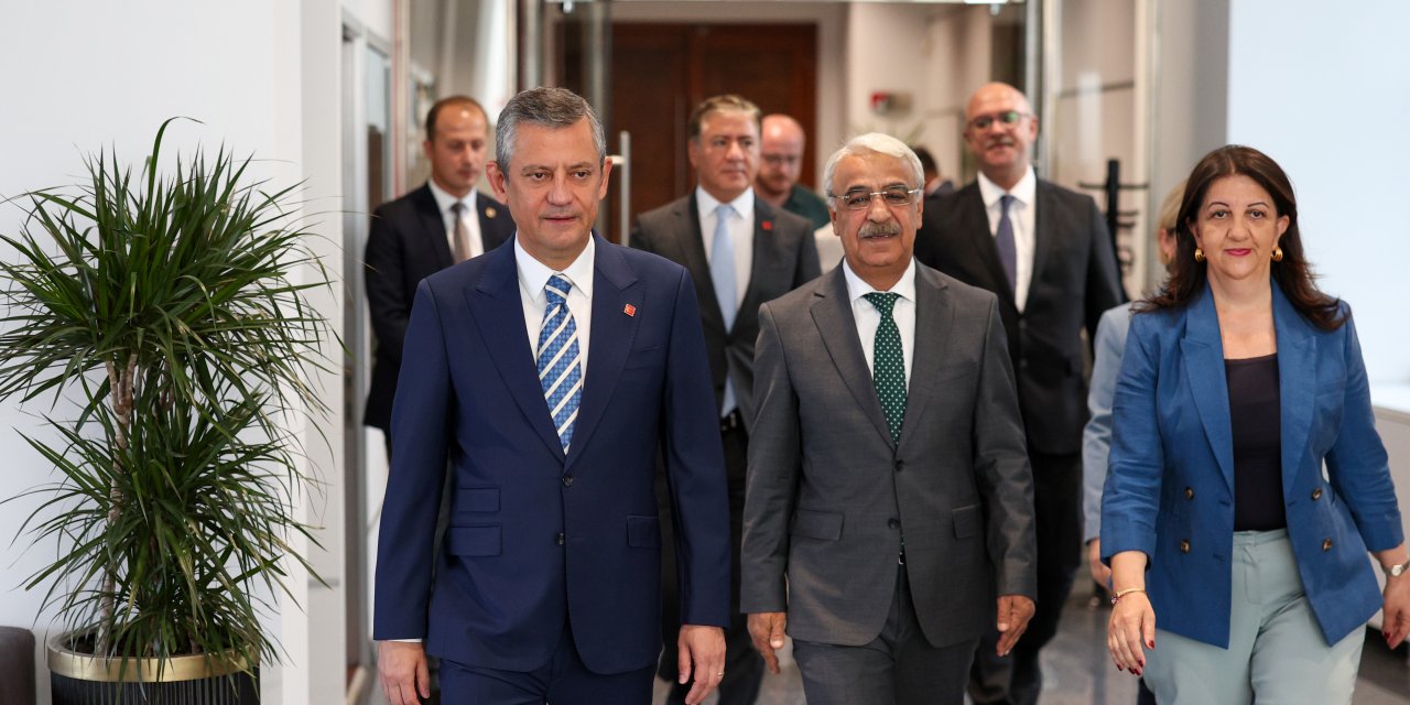 Özgür Özel, İmralı Heyeti'ne komisyona yönelik kırmızı çizgilerini anlattı