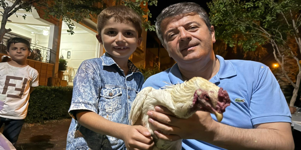 Ev hapsindeki Tutdere'ye 7 yaşındaki Miran'dan sürpriz hediye