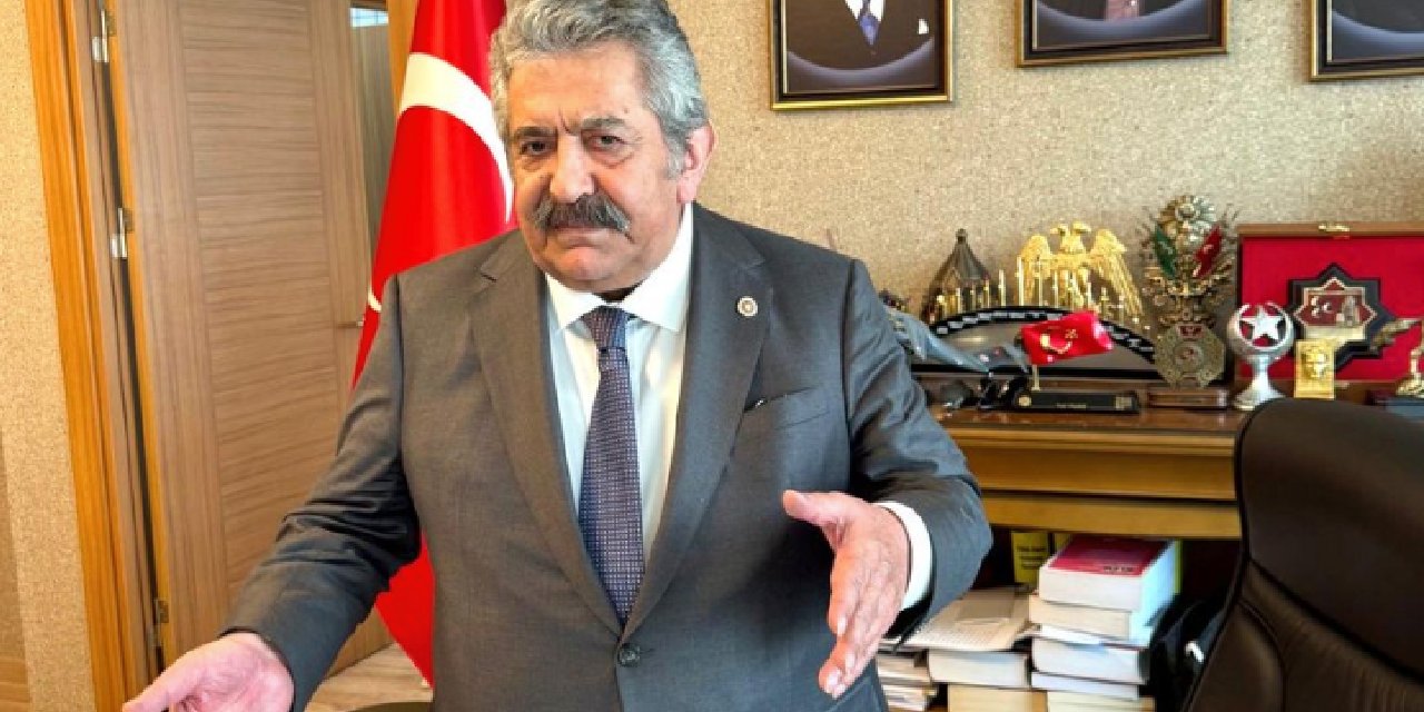 MHP'nin kurmayının masasında Öcalan'ın 2016'da toplatılan kitabı var