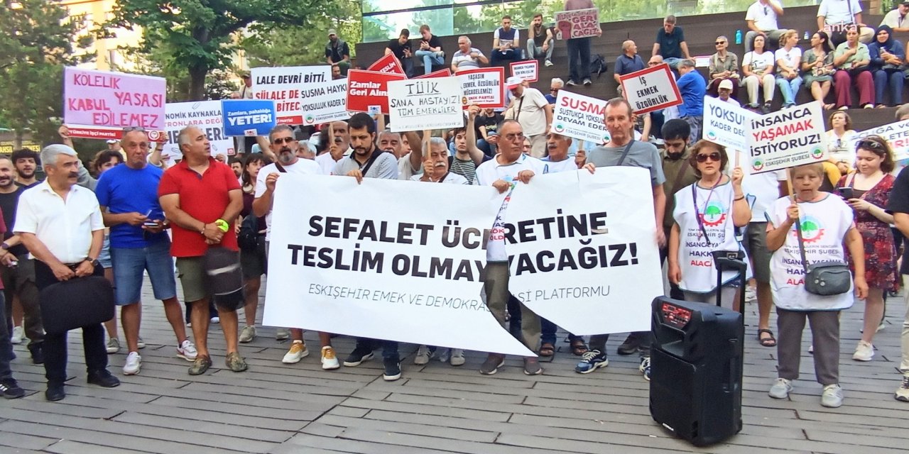 Eskişehir'de 'Sefalet ücretine teslim olmayacağız' pankartına saldırı