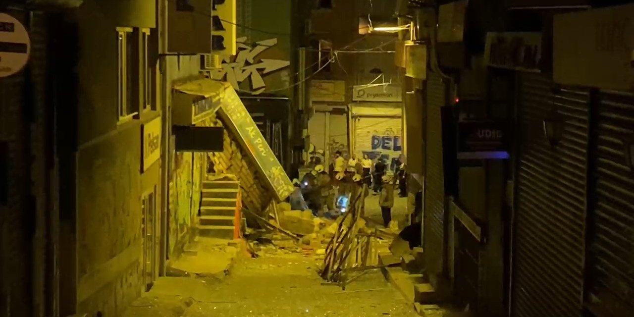 Beyoğlu'nda bir binada patlama oldu