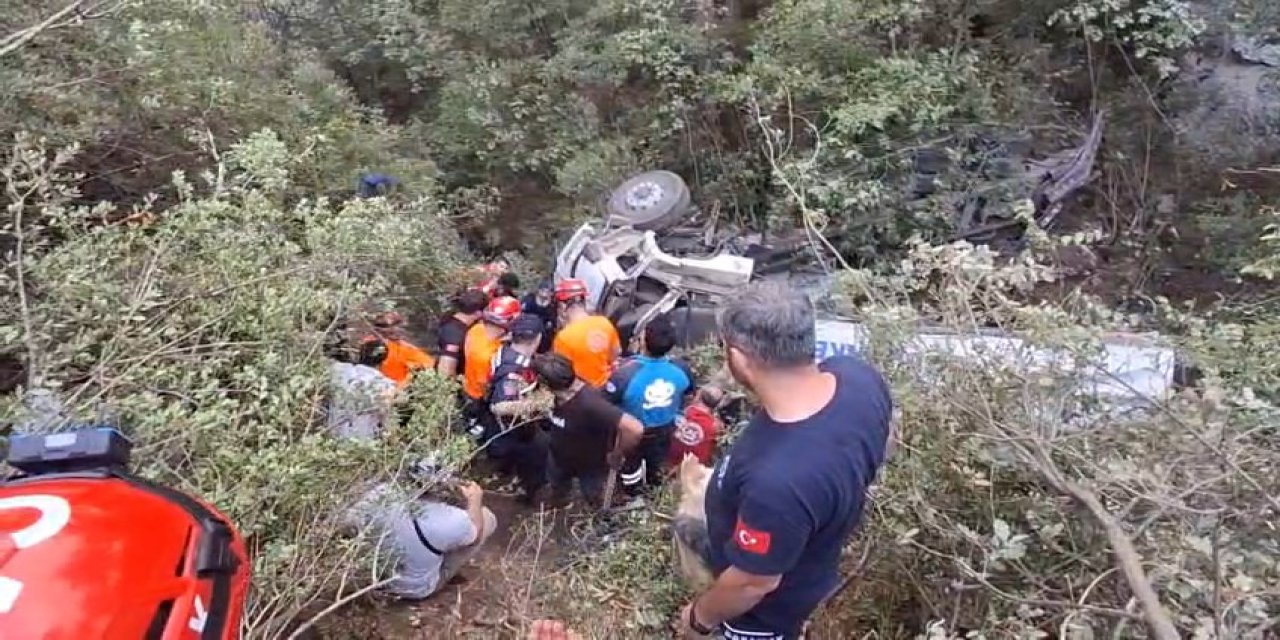 Bursa'da orman yangınına su taşıyan tanker şarampole devrildi: 3 ölü