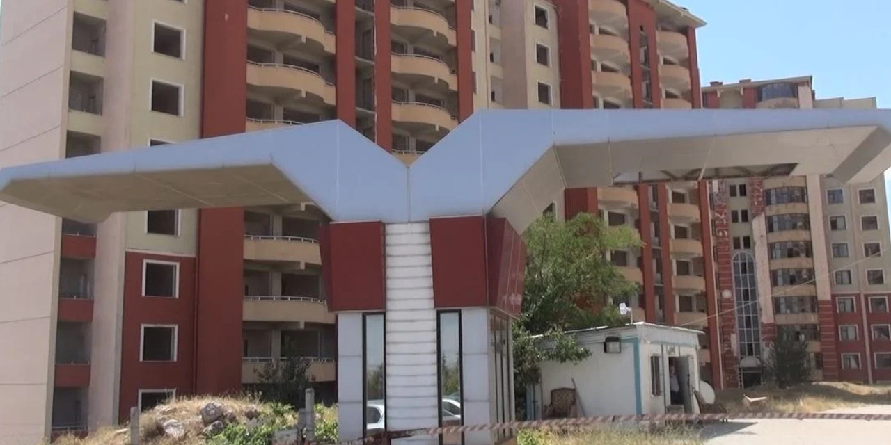 19 yıldır konutlarını bekleyen hak sahiplerine bakanlıktan 'rezerv alan' sürprizi