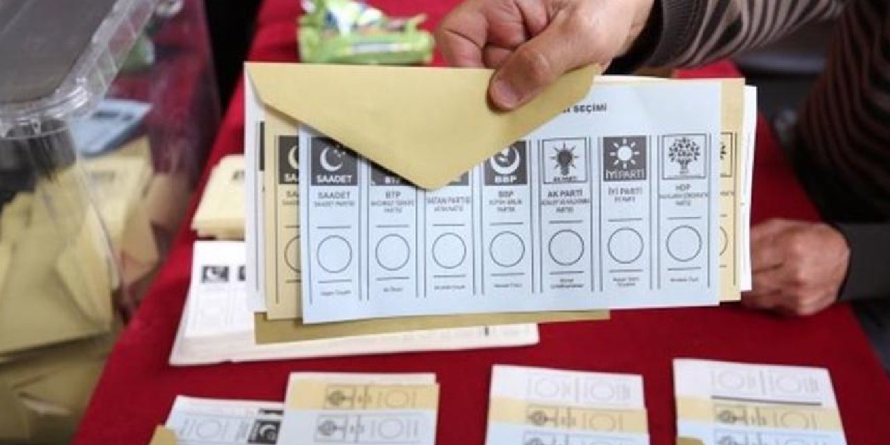 CHP'nin yaptırdığı anketten dikkat çeken sonuçlar: AKP hangi yaş grubunda önde?