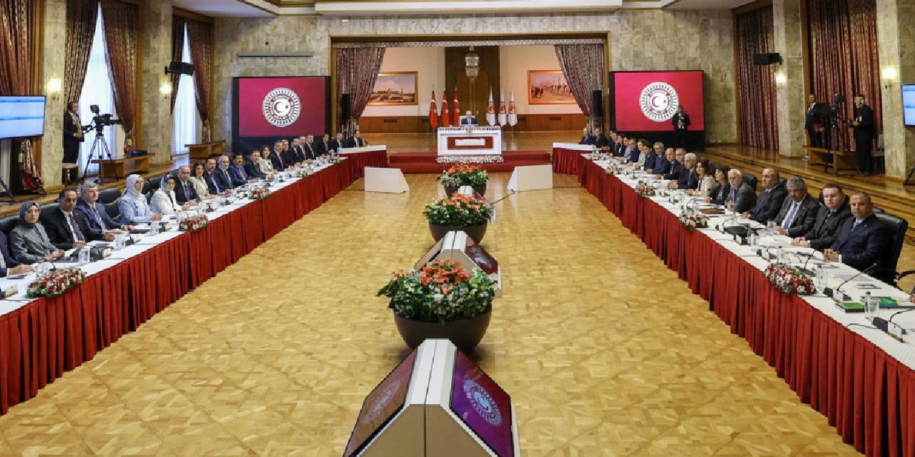 Tartışmaların eşliğinde komisyonun adı koyuldu