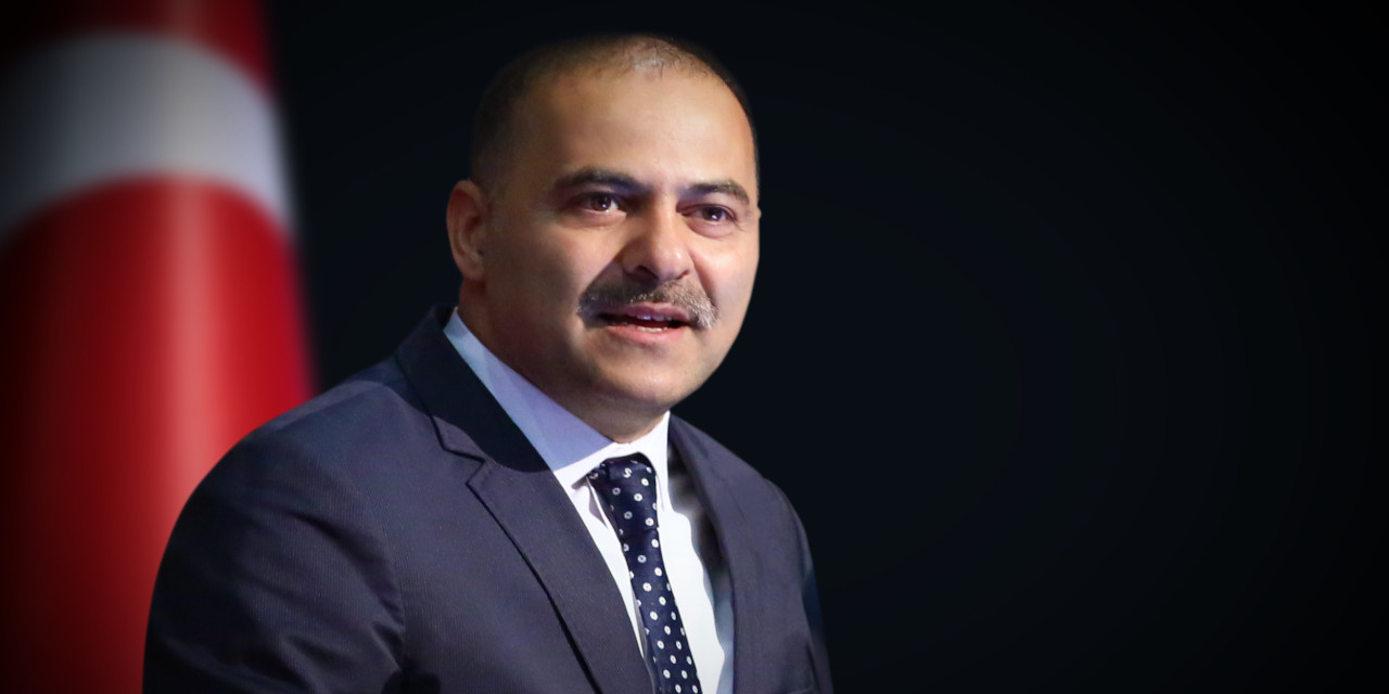 Bakan yardımcısı Sayan, 10 diplomasından 4'ünü sildi