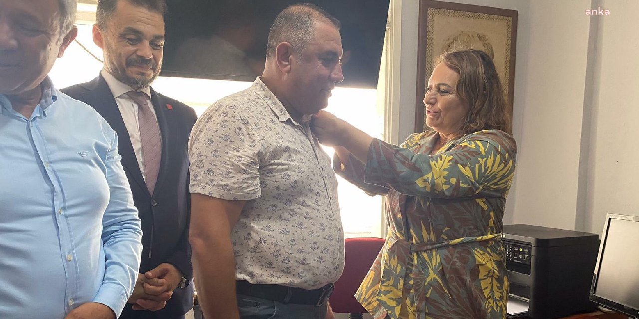 Osmaniye'de Belediye Meclisi üyesi, AKP'den istifa ederek CHP'ye katıldı