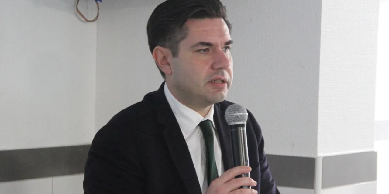 Seul Büyükelçiliği’nde görev yapan Şimşir, alkollü araç kullanırken kaza yaptı