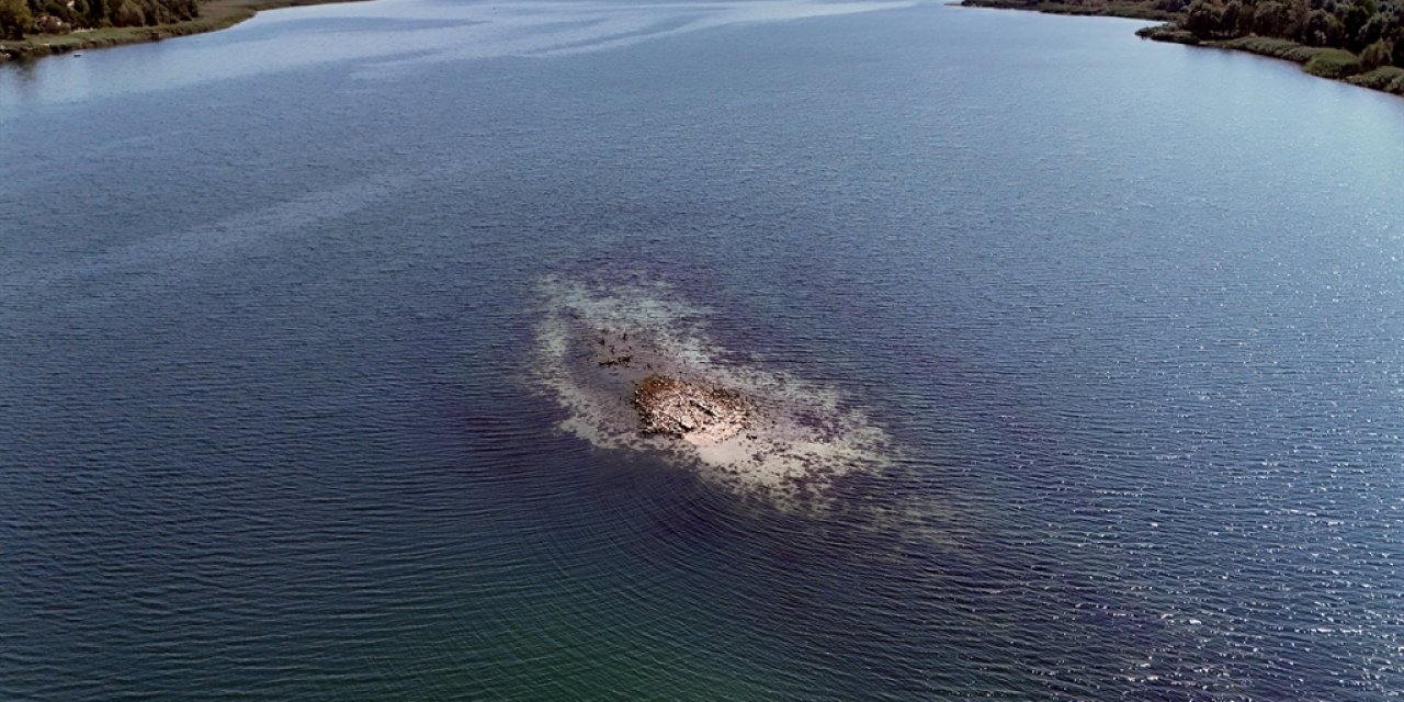 Sapanca Gölü'nde sular çekilince tarihi kilise ortaya çıktı