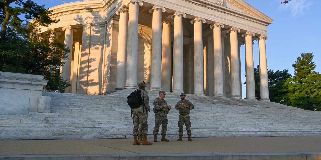 Washington'a sevk edilen Ulusal Muhafızların tamamı görev yerlerine yerleşti