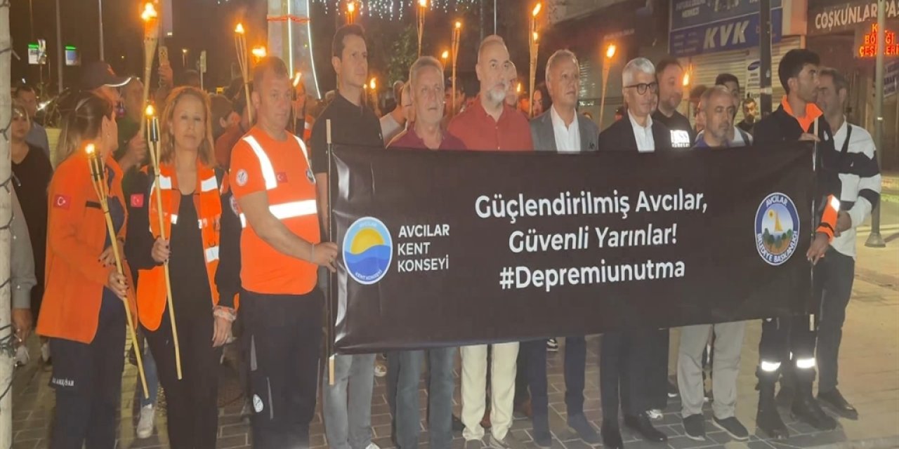 Avcılar’da 17 Ağustos Depremi’nde yaşamını yitirenler anıldı