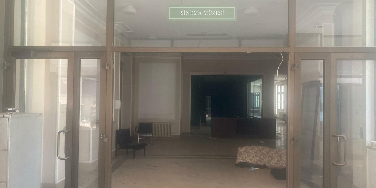 MSGSÜ öğrencileri ve mezunları: Prof. Sami Şekeroğlu Sinema-TV Merkezi’nde hukuki süreç devam ederken yıkım başladı