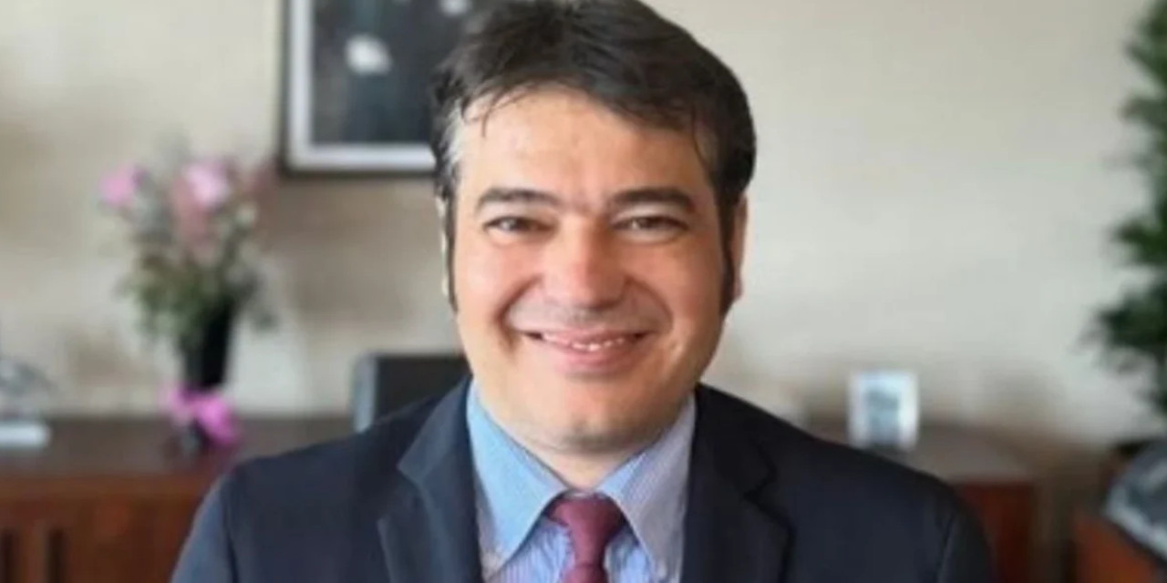 İBB soruşturmasında tutuklu Ramazan Gülten yeni doğan kızını kucağına aldı