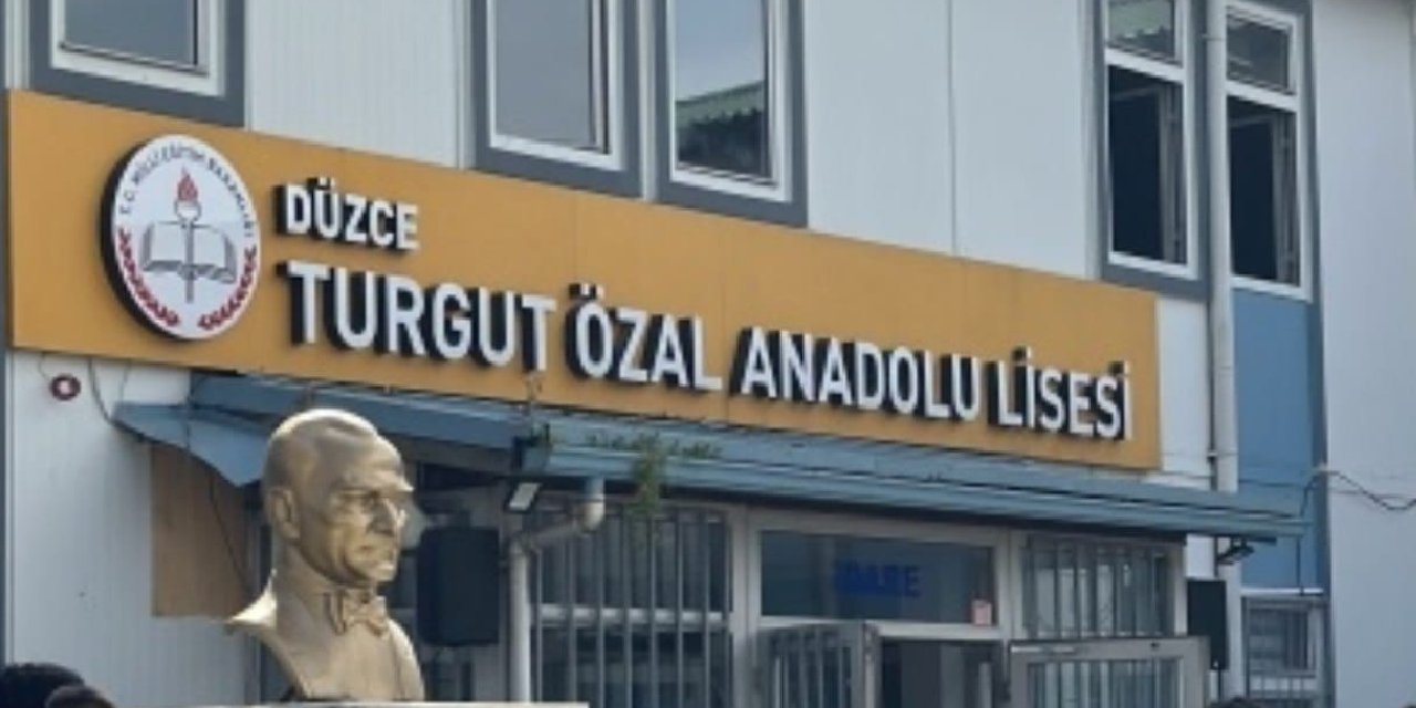 Lisede öğrencilere kurallar! Kız öğrenciler ön koltuğa oturmayacak, tayt yasak!