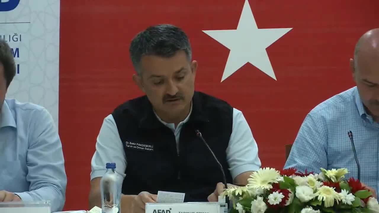 Bakan Pakdemirli: "38 ilde 163 yangın çıktı, 152 tanesi söndürüldü"