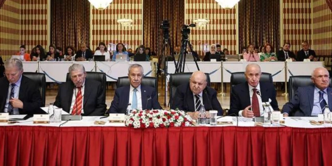 Meclis komisyonunda konuşan Hikmet Çetin: "Eylemi olmayanları affetmek lazım"