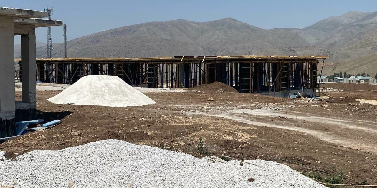 Malatya'da deprem konutları tartışması: 'Zemini yapılaşmaya uygun değil'