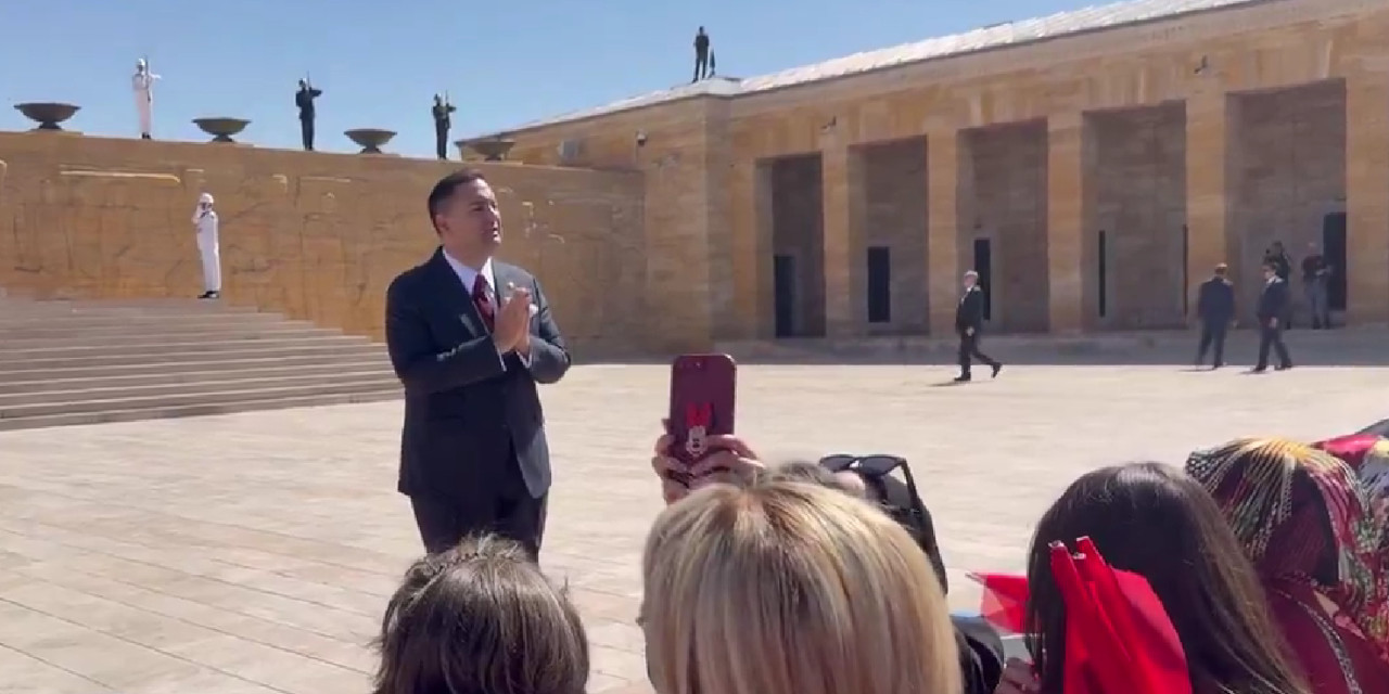 CHP'li Akdoğan Anıtkabir'de 'reis' sloganlarına tepki gösterdi: 'Abi bi gitsene, teşkilattanız'