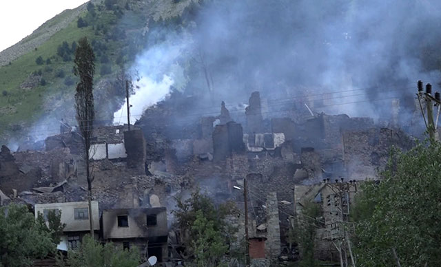 Yusufeli'nde 33 ev yandı