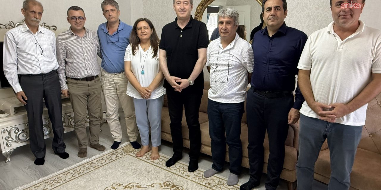 Tuncer Bakırhan, İmralı'dan tahliye edilen Veysi Aktaş’ı ziyaret etti