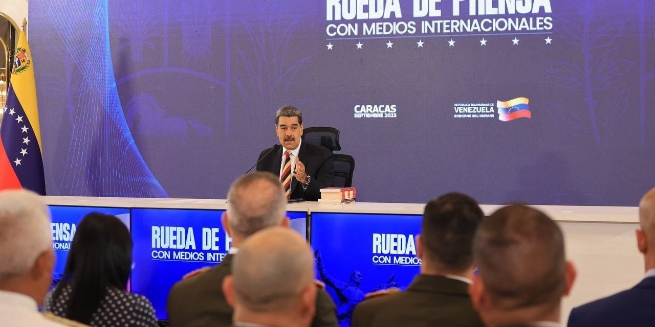 Maduro: 1200 füze taşıyan 8 ABD savaş gemisi Venezuela'yı hedef almış durumda