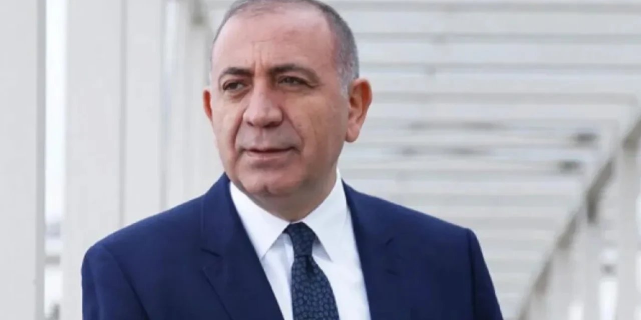 Gürsel Tekin, CHP İstanbul İl Başkanlığı'nın hesaplarına erişmek için bankaya yazı yazdı