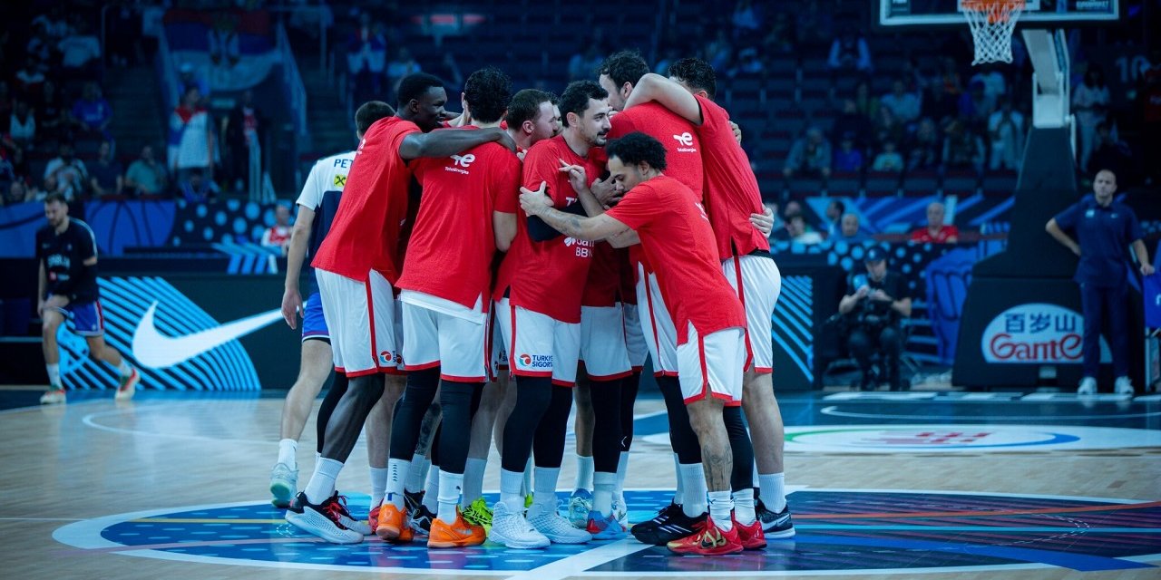 Milli Erkek Basketbol Takımı, Sırbistan'ı 95-90 yendi, grubu lider tamamladı